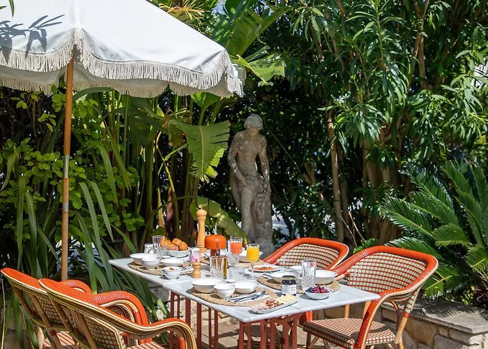 Hotell De Silhouette 4*