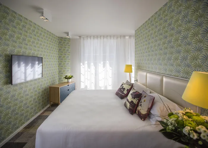 De Silhouette Hotel 4*