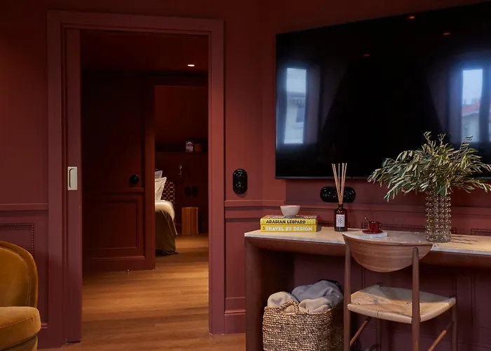 Hotel De Silhouette 4*