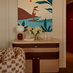 Hotel De Silhouette