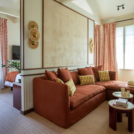 De Silhouette Hotel 4*