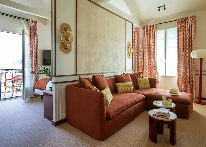 De Silhouette Hotel 4*