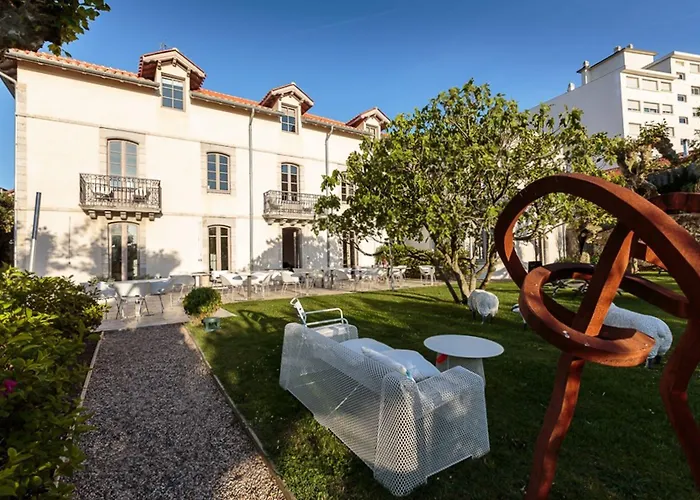 Hotel De Silhouette 4*